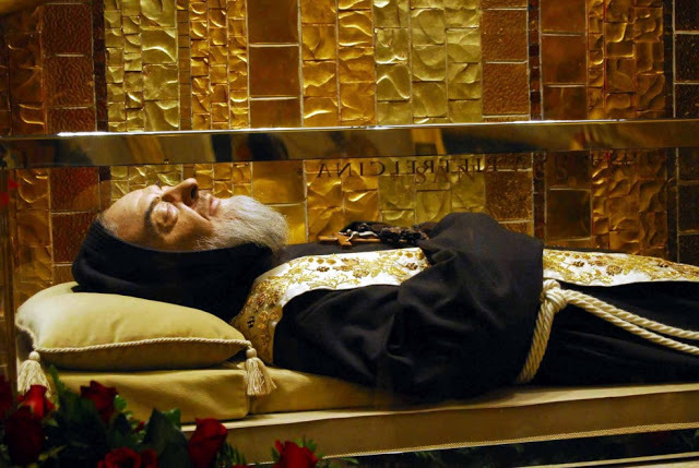 Padre_Pio_dans_son_cercueil